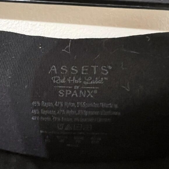 Assets Red Hot Label by spanx large leggings - Picture 3 of 4
